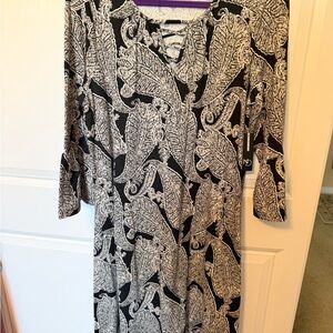 New Directions Monochrome Paisley Top